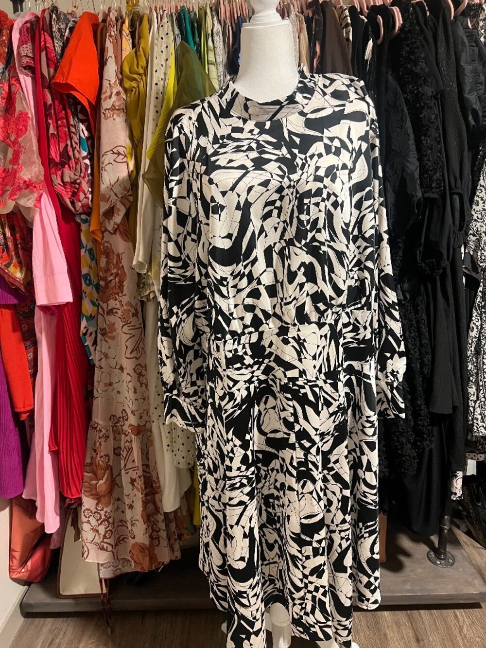 Black & White Abstract Print Long Sleeve Dress